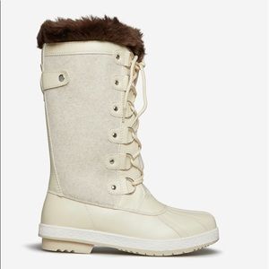 NWT An essential cold weather boot features faux-fur trim & adjustable laces.